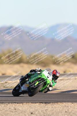 media/Dec-07-2025-CVMA (Sun) [[3e7d2de5dc]]/Race 16-Formula Middleweight/